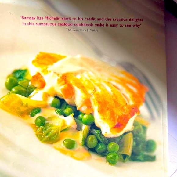 📚✨ Gordon Ramsay: Fish & Shellfish — Rare Cookbook ✨📚 - Picture 2 of 15